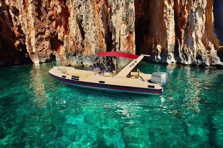 Exclusive Private Tour: Red Rocks & Pakleni Islands