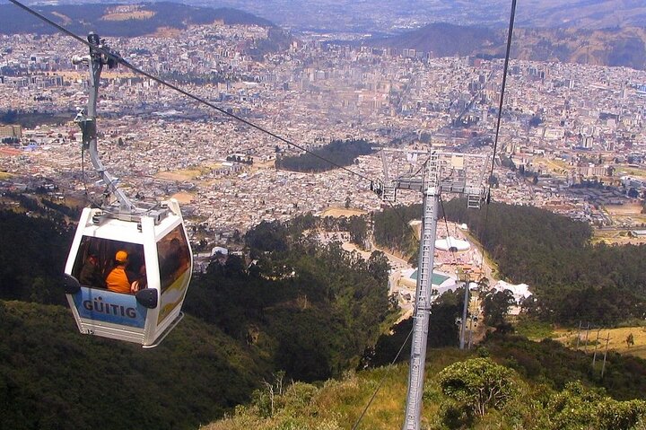 PRIVATE City Tour: Quito Colonial, Half the World and Cable Car