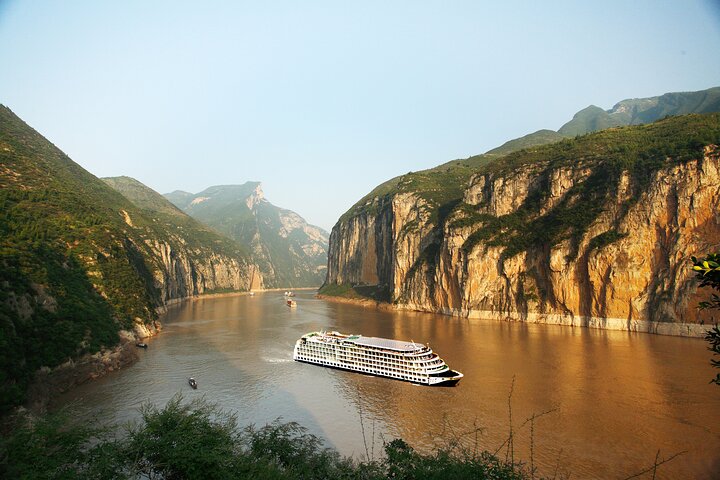 5D4N Yangtze River Cruise:Yichang to Chongqing by Yangzi Explorer