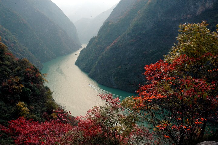 5D4N Yangtze River Cruise:Yichang to Chongqing by Yangzi Explorer