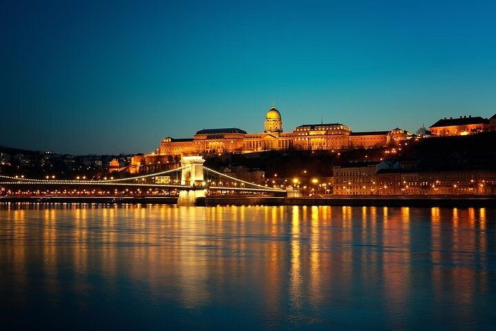 Budapest: 1-Hour Highlights Cruise with Welcome Drink