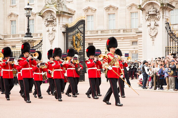 Buckingham Palace Entrance Ticket & Changing of the Guard Tour