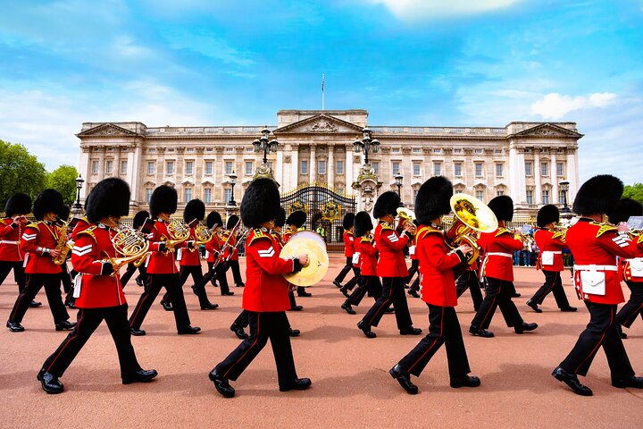 Buckingham Palace Entrance Ticket & Changing of the Guard Tour