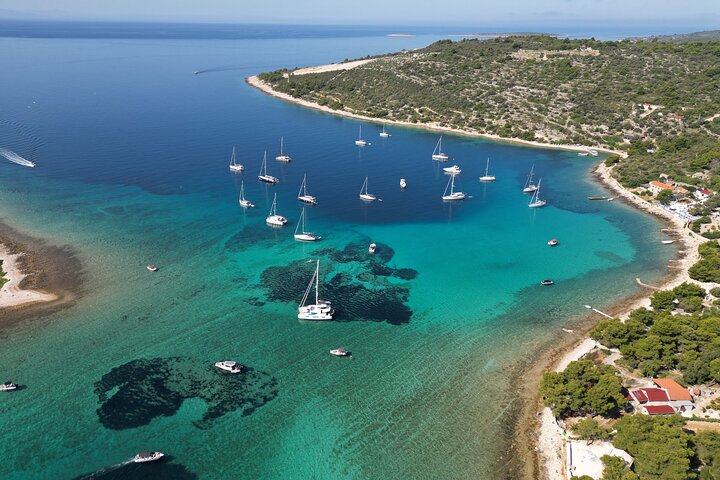 From Trogir & Split: Half Day Speedboat Tour with Blue Lagoon