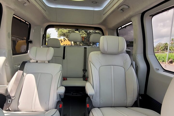 Private Day Tour Best of Best Taxi Driver Guide tour in Jeju