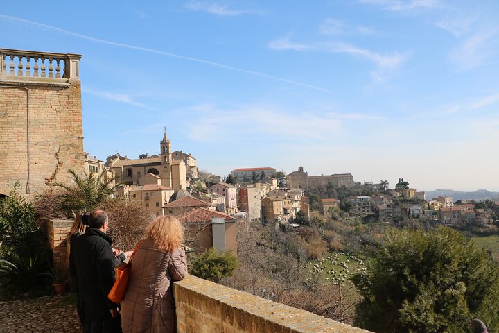 2 Hours Private Guided Walking Tour in Acquaviva Picena Marche