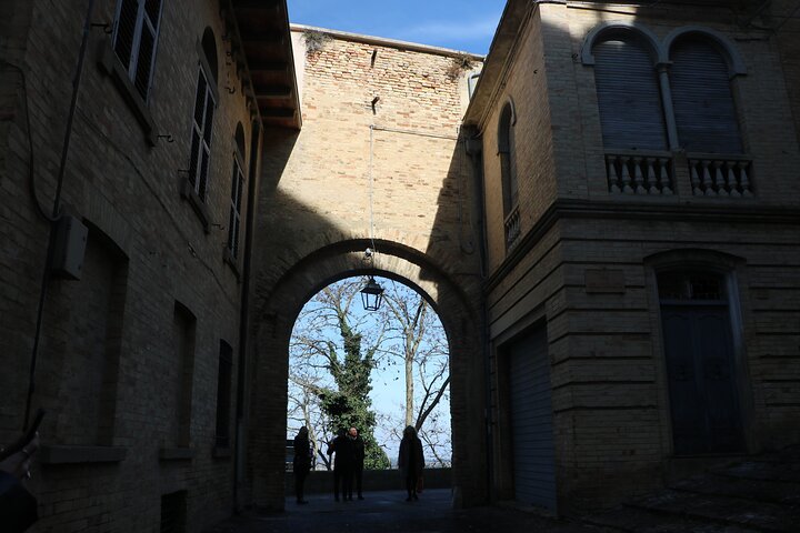2 Hours Private Guided Walking Tour in Acquaviva Picena Marche