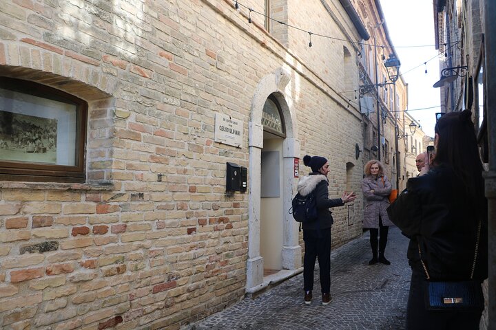 2 Hours Private Guided Walking Tour in Acquaviva Picena Marche