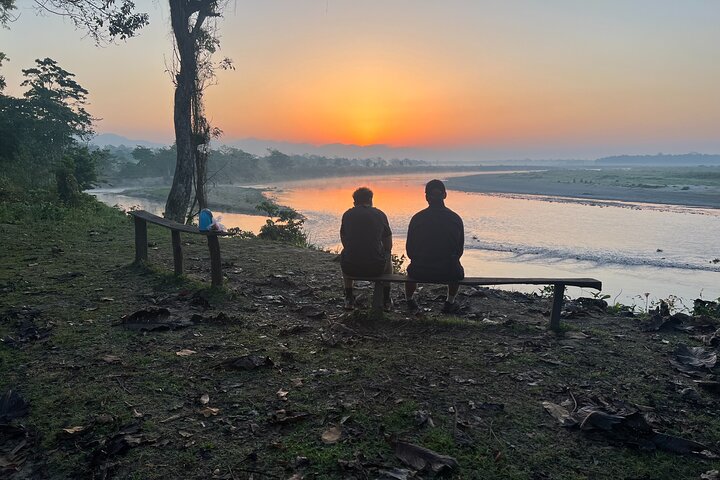 Jungle Towernight Stay: 4-Day Tour in Chitwan National Park