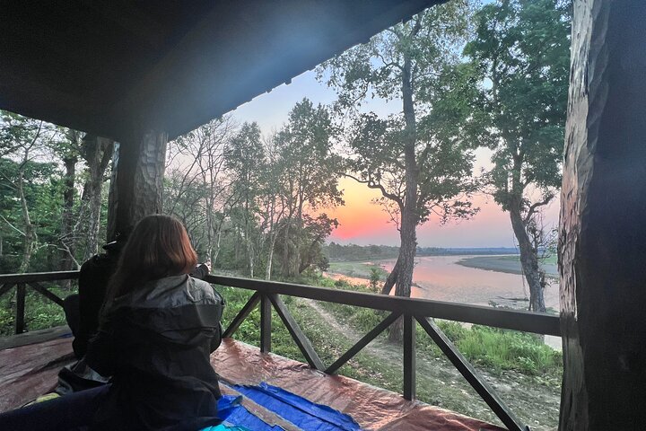 Jungle Towernight Stay: 4-Day Tour in Chitwan National Park