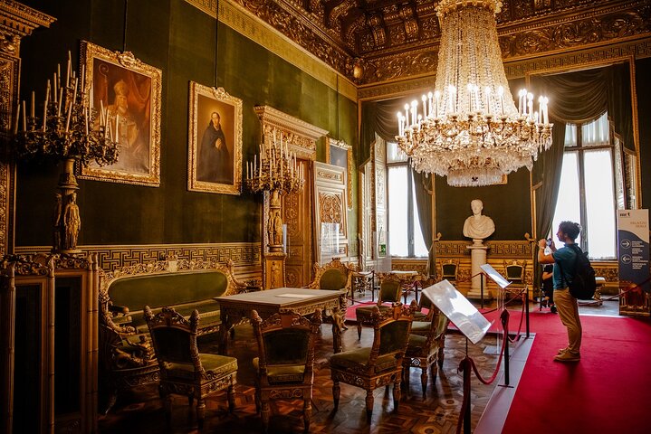Small-group Royal Palace Skip-the-line Tour