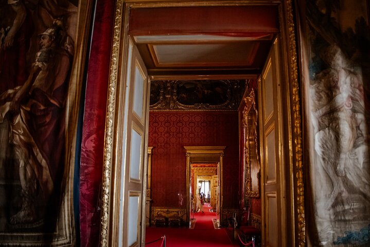Small-group Royal Palace Skip-the-line Tour