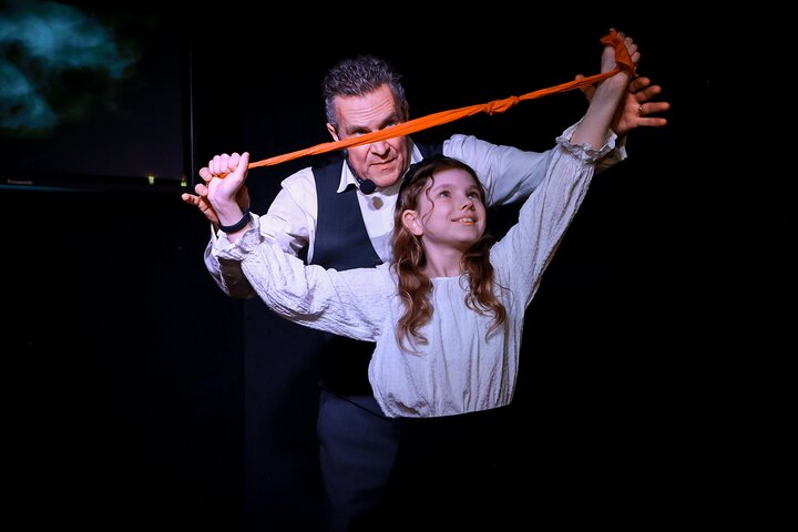 90 Minute Family Close-Up Magic and illusionism Show in Blackpool
