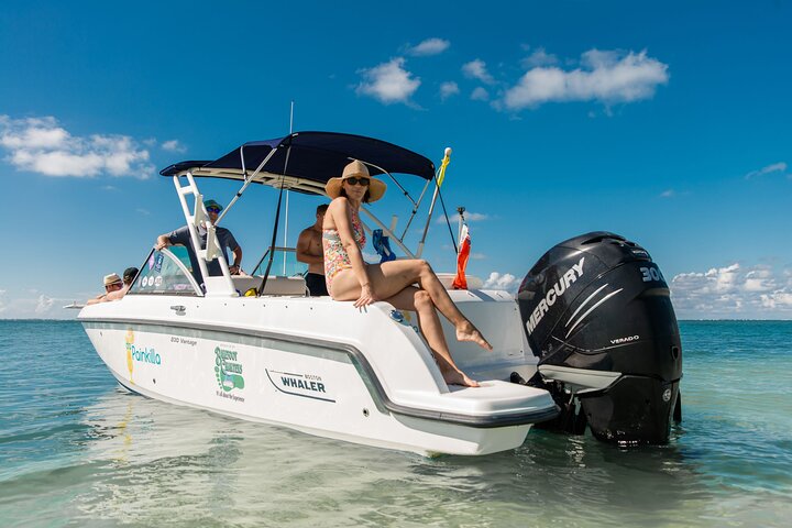 Private boat charter in Grand Cayman
