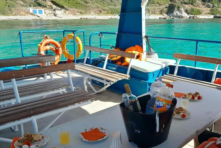 Capo Vaticano Boat Tour with Snorkeling and Aperitif from Tropea