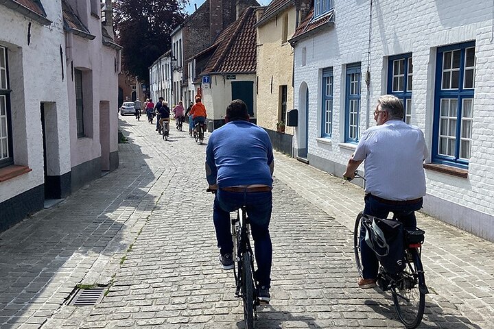 Bruges Guided Retro Biketour: Highlights, Hidden Gems & Tasting