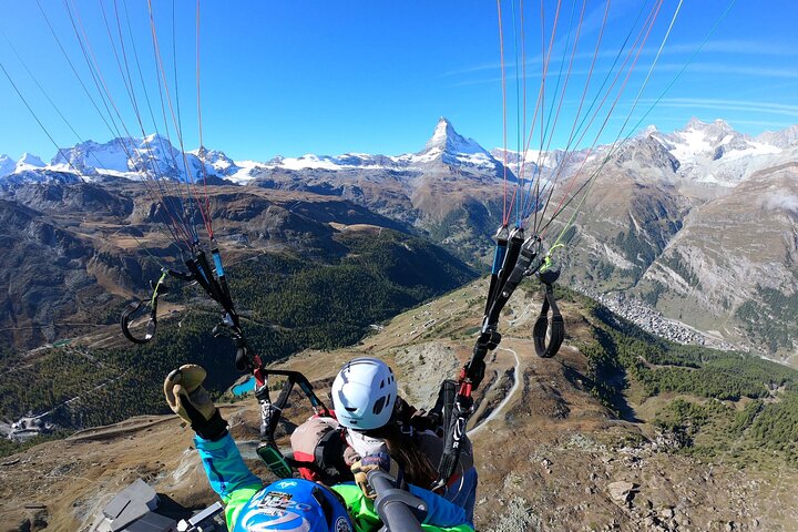 Panoramic Paragliding Flight in Zermatt Matterhorn (15-20min)