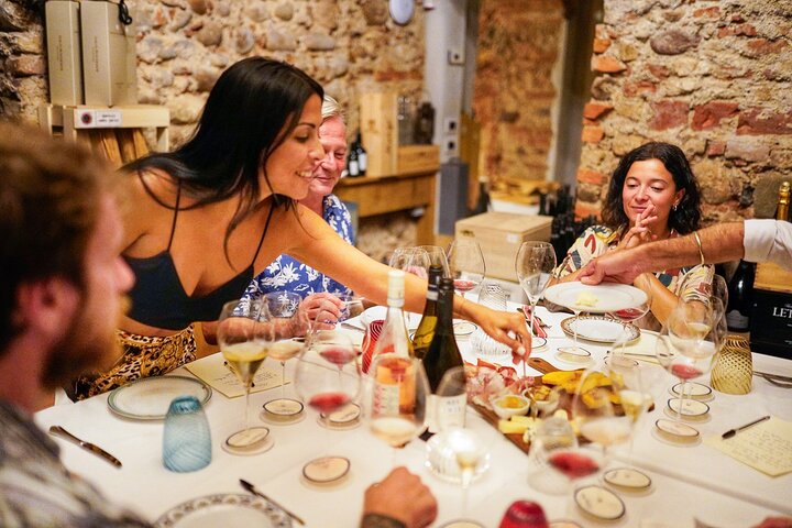 Tasting of 3 Garda Wines with Charcuterie in Valeggio