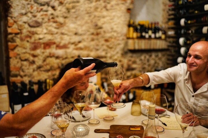 Tasting of 3 Garda Wines with Charcuterie in Valeggio