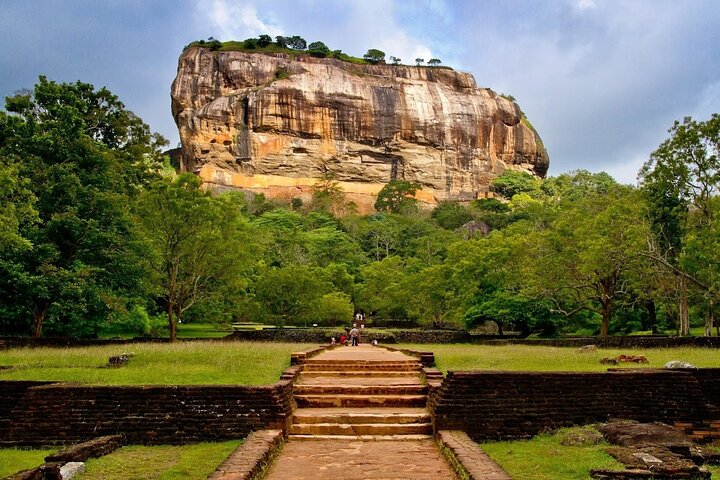 Sigiriya Rock and Jeep Safari Private Tour from Trincomalee