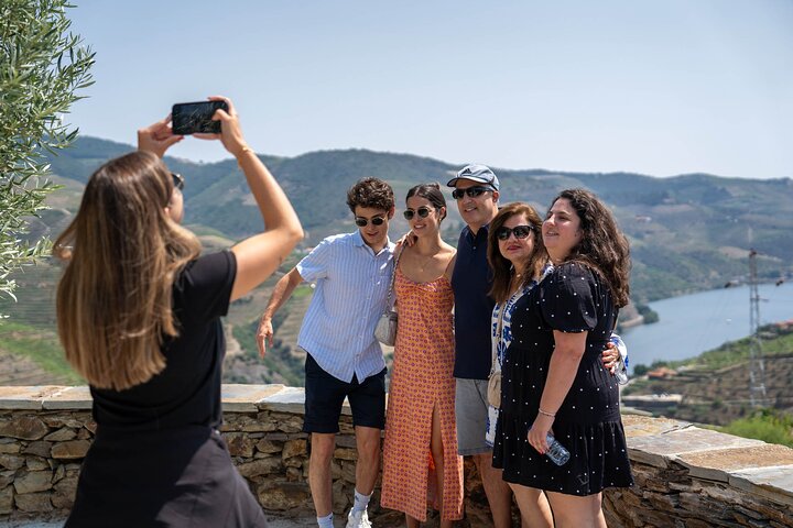 Douro Valley Small Group Tour from Porto: Wineries Lunch & Cruise