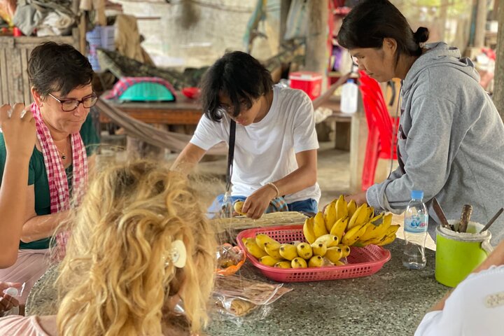 Full day tour by bicycle & tuk tuk,bamboo train,bat cave,villages