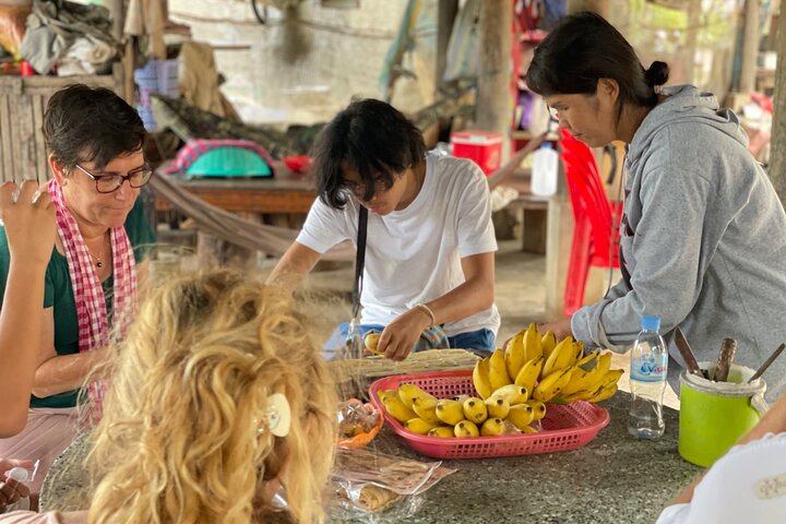 Full day tour by bicycle & tuk tuk,bamboo train,bat cave,villages