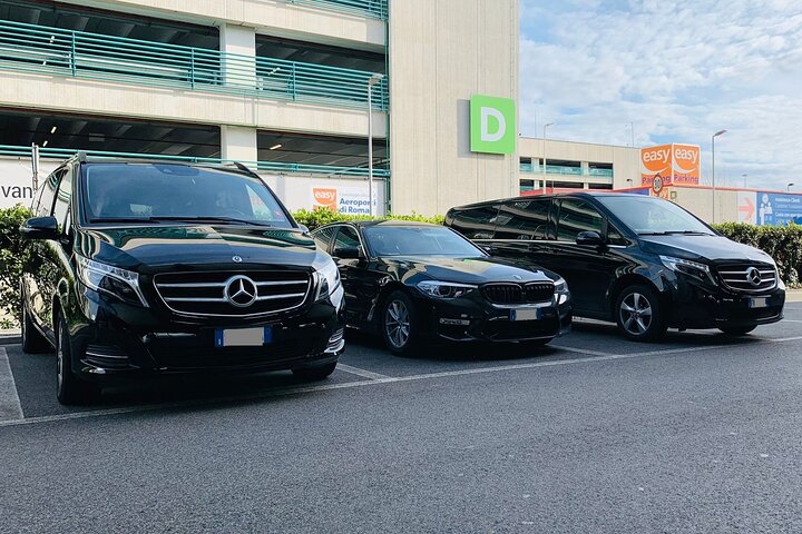 Nuuk Airport (GOH) to Nuuk Hotels Round Trip Private Transfer