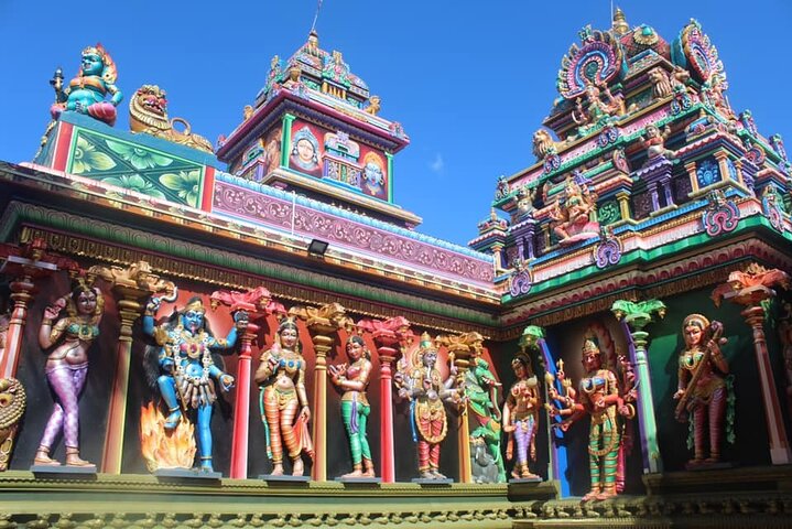 Guided tour of the Karly Hindu temple in Saint Pierre