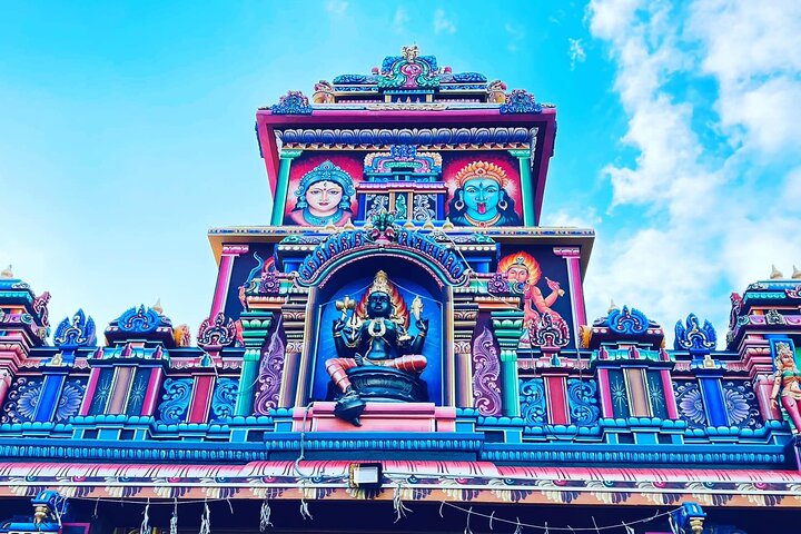Guided tour of the Karly Hindu temple in Saint Pierre