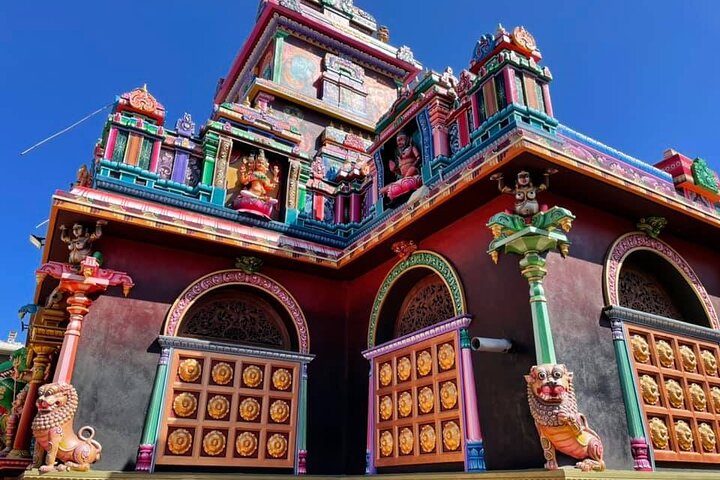 Guided tour of the Karly Hindu temple in Saint Pierre
