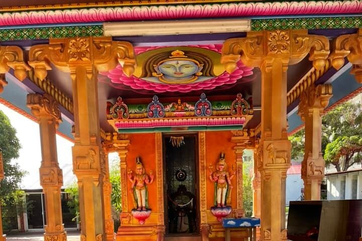 Guided tour of the Karly Hindu temple in Saint Pierre