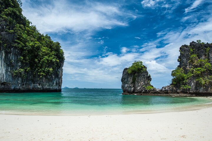 Private Longtail Boat Tour to Hong Islands