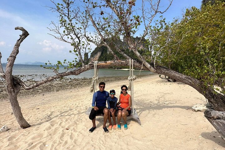 Private Longtail Boat Tour to Hong Islands
