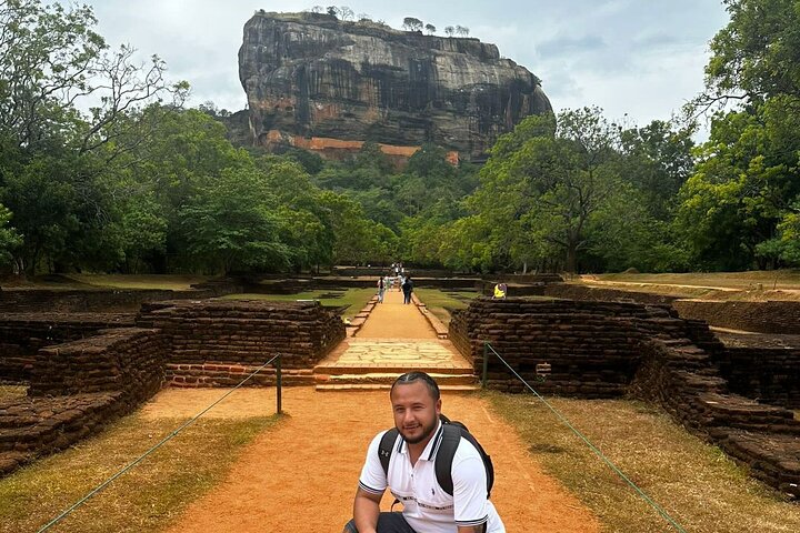 From Colombo: Sigiriya and Dambulla Day Trip and Safari