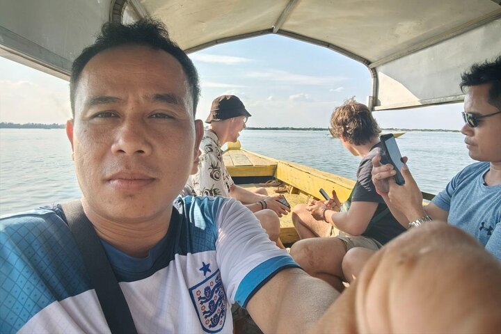 4 hours taking tuk tuk to see Mekong dolphins and countryside