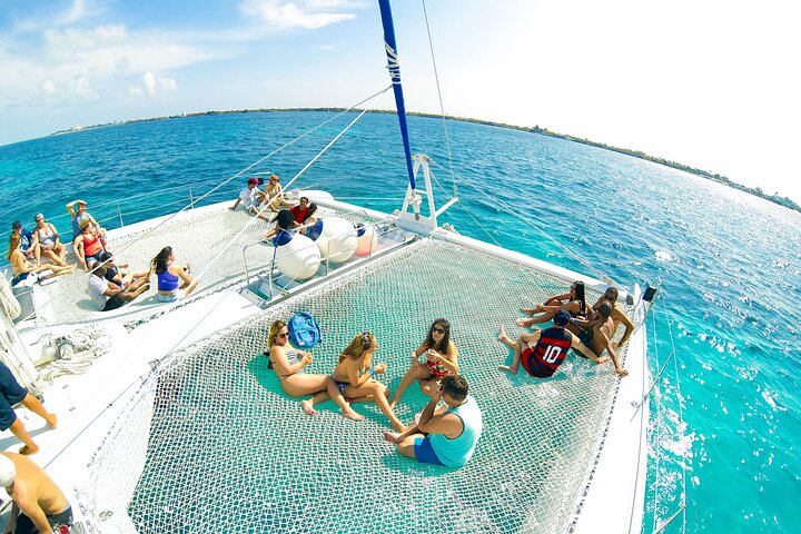 Isla Mujeres Cruise with Beach Club, Snorkel, Lunch and Open Bar