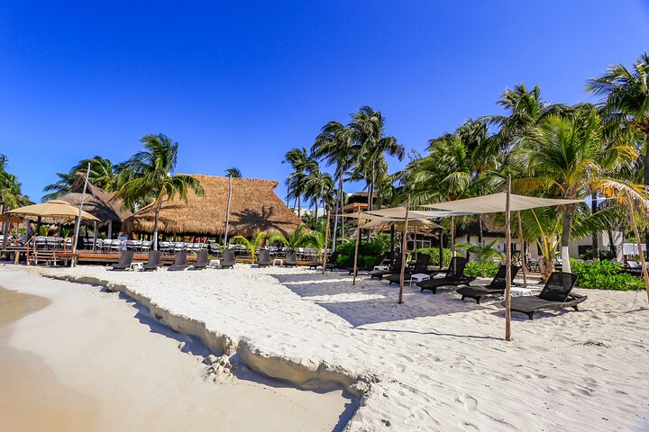 Isla Mujeres Cruise with Beach Club, Snorkel, Lunch and Open Bar