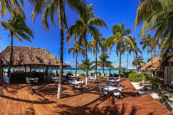 Isla Mujeres Cruise with Beach Club, Snorkel, Lunch and Open Bar
