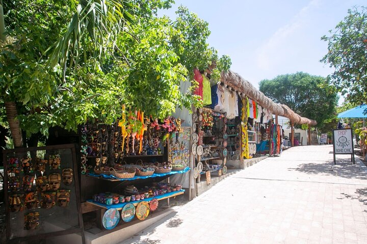 Isla Mujeres Cruise with Beach Club, Snorkel, Lunch and Open Bar