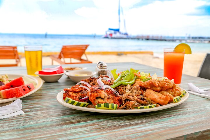 Isla Mujeres Cruise with Beach Club, Snorkel, Lunch and Open Bar