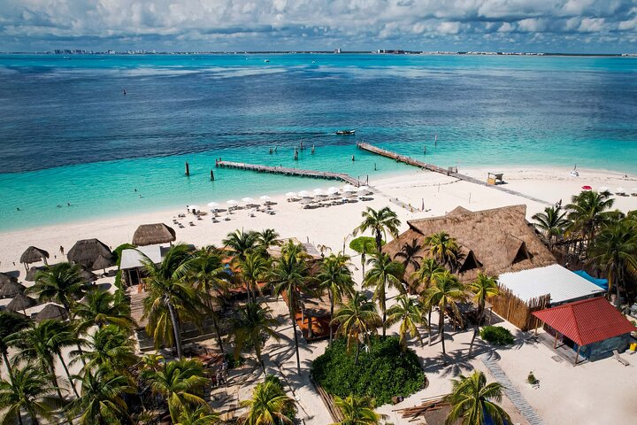 Isla Mujeres Cruise with Beach Club, Snorkel, Lunch and Open Bar
