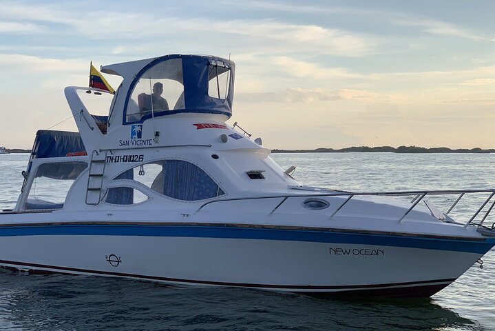 Maritime transfer between the Galapagos Islands