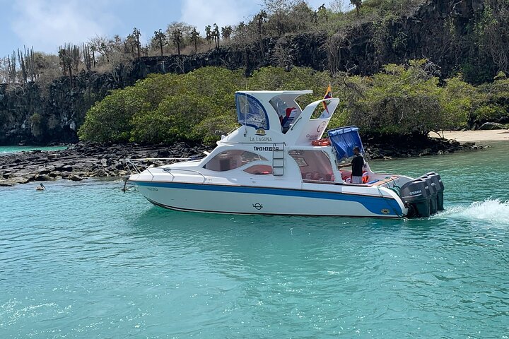 Maritime transfer between the Galapagos Islands