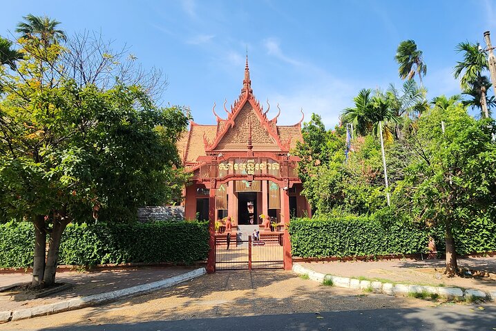 Visit 11 Places in One Day including S21 & Killing Field