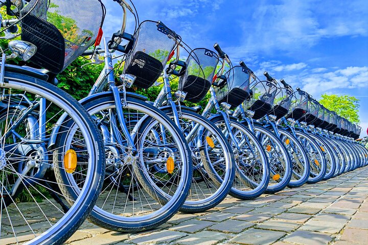 Honfleur's Landmarks & Gems E-Bike Tour