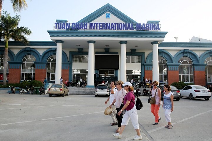 Explore 04 Hours Halong Bay Day Cruise Shore Excursion