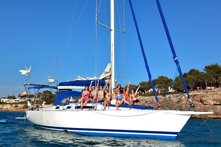 Mallorca Sailing Adventure with Snorkeling, Snacks & Drinks