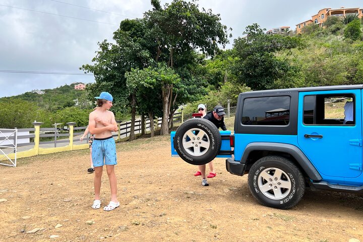 Tortola Private Tour and Snorkeling in the most beautiful beaches