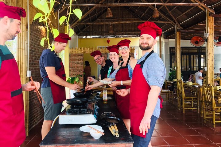 Cooking Class Hoi An:Local Market, Basket Boat, Fishing & Cooking